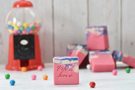 Savon en barre - Pet de licorne | Savonnerie Poussière D'Étoile
