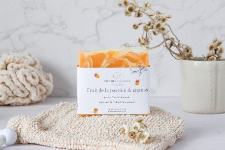 Savon en barre - Fruit de la passion et ananas | Savonnerie Poussière d'Étoile