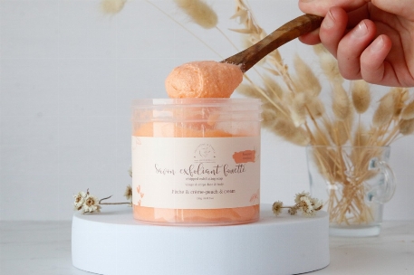 Savon exfoliant fouetté - Pêche | Savonnerie Poussière d'Étoile