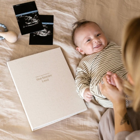 Livre de bébé en tissus - Grège | Le Petit Tableau Noir